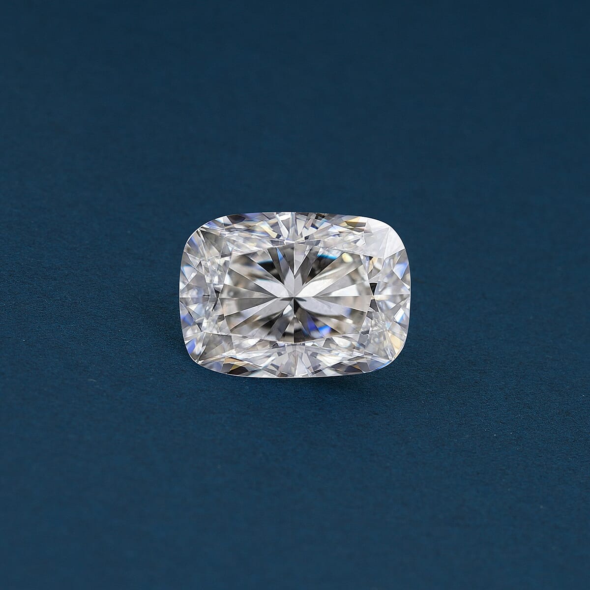 Doorbuster IGI Certified Luxuriant Lab Grown Diamond (Cushion) (G, VS2) 7.00 ctw image number 1