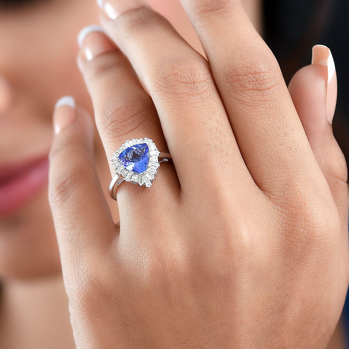 Doorbuster Certified and Appraised AAA Tanzanite and Luxuriant Lab Grown Diamond G-H SI 2.65 ctw Ring in 10K White Gold (Size 8.5) image number 2