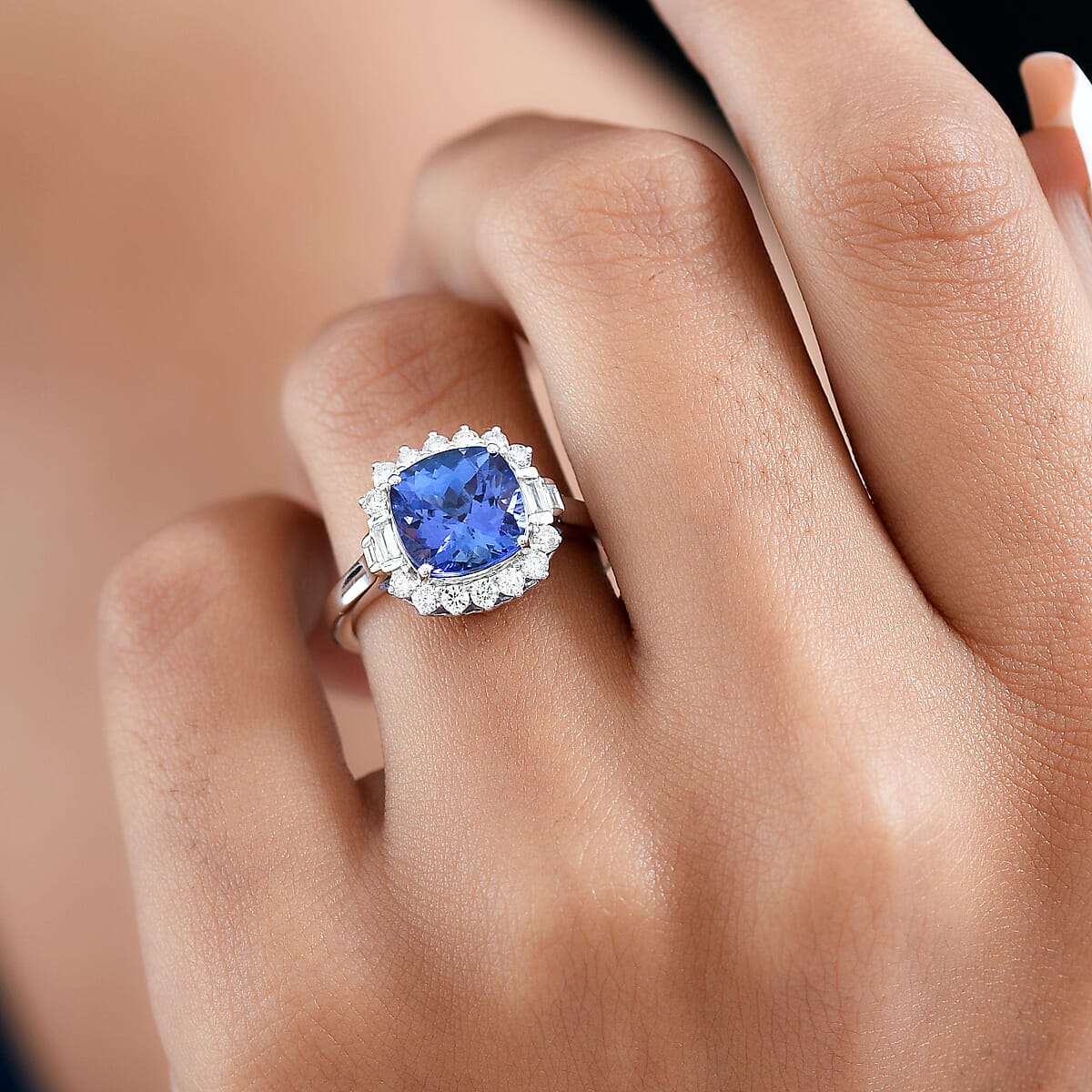 Doorbuster Certified & Appraised AAA Tanzanite and Luxuriant Lab Grown Diamond G-H SI 3.70 ctw Ring in 10K White Gold (Size 7.0) image number 2