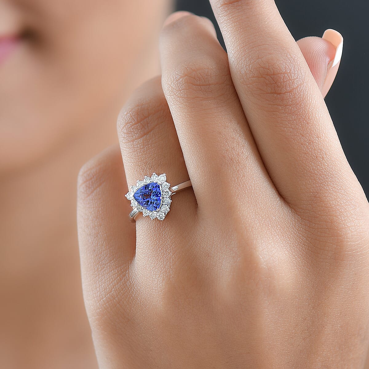  Certified & Appraised AAA Tanzanite and Luxuriant Diamond G-H SI 1.60 ctw Classical Halo Ring in 10K White Gold (Size 8.0) image number 2