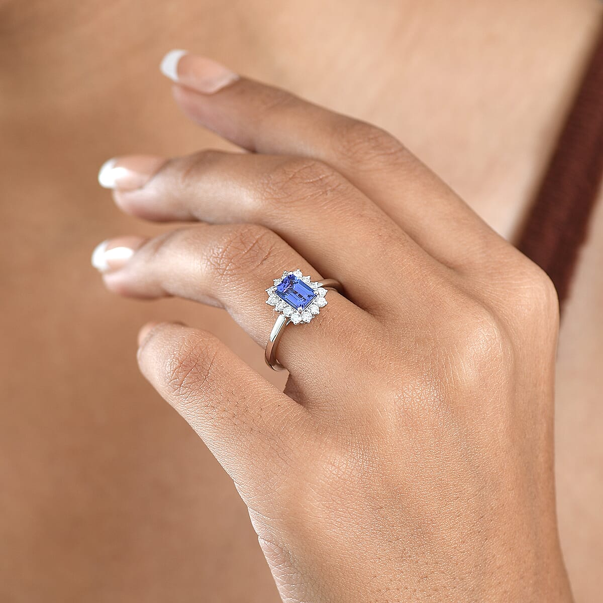  Certified & Appraised AAA Tanzanite and G-H SI Luxuriant Diamond 1.50 ctw Classical Halo Ring in 10K White Gold (Size 10.0) image number 1