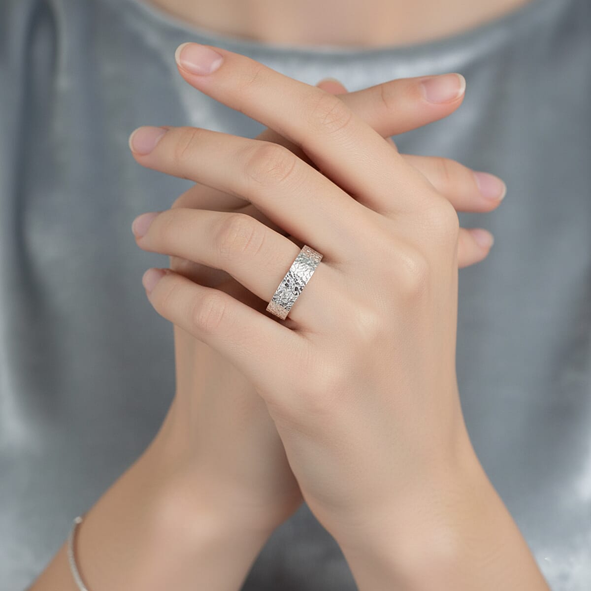 Rhapsody Hammered Band Ring in 950 Platinum (Size 7.0) 5.60 Grams image number 2