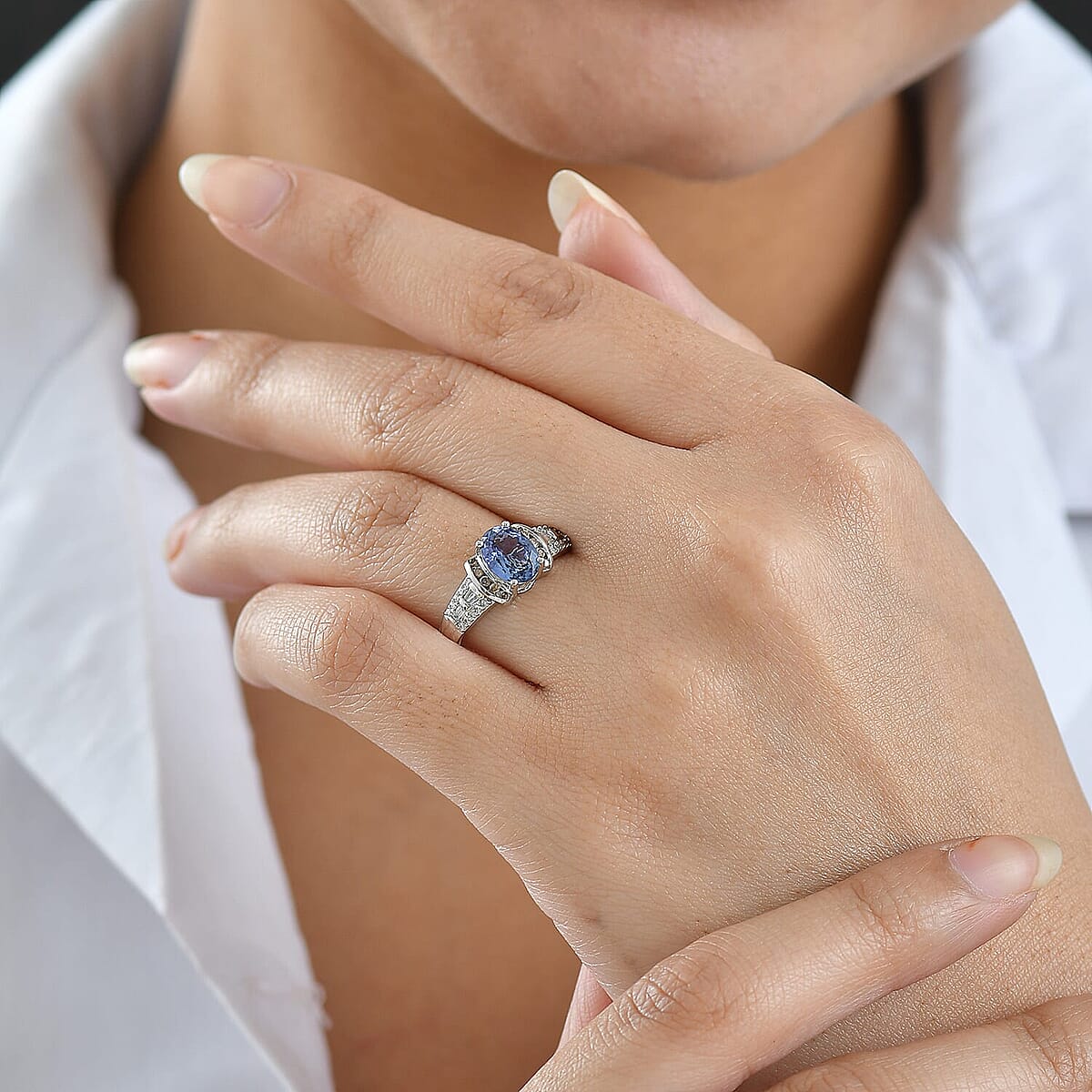 Luxoro 10K White Gold AAA Peacock Tanzanite, Natural Champagne and White Diamond (I2) (0.30 cts) Ring (Size 10.0) 2.20 ctw image number 2