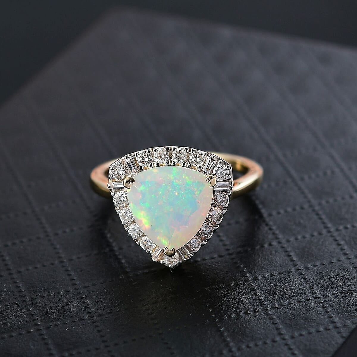 Doorbuster Certified & Appraised AAA Ethiopian Welo Opal and Luxuriant Diamond G-H SI 2.50 ctw Ring in 10K Yellow Gold (Size 10.0) image number 1
