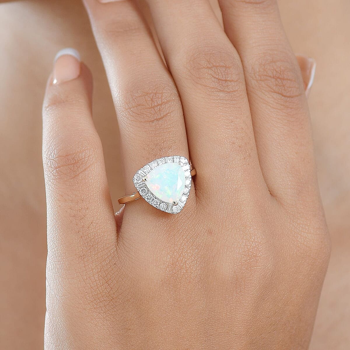 Doorbuster Certified & Appraised 10K Yellow Gold AAA Ethiopian Welo Opal, Luxuriant Diamond (G-H, SI) Ring (Size 5.0) 2.50 ctw image number 2