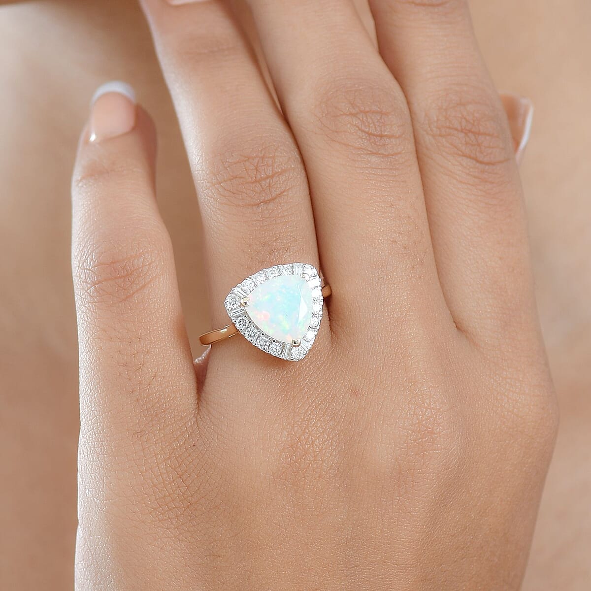 Doorbuster Certified & Appraised AAA Ethiopian Welo Opal and Luxuriant Diamond G-H SI 2.50 ctw Ring in 10K Yellow Gold (Size 7.0) image number 2