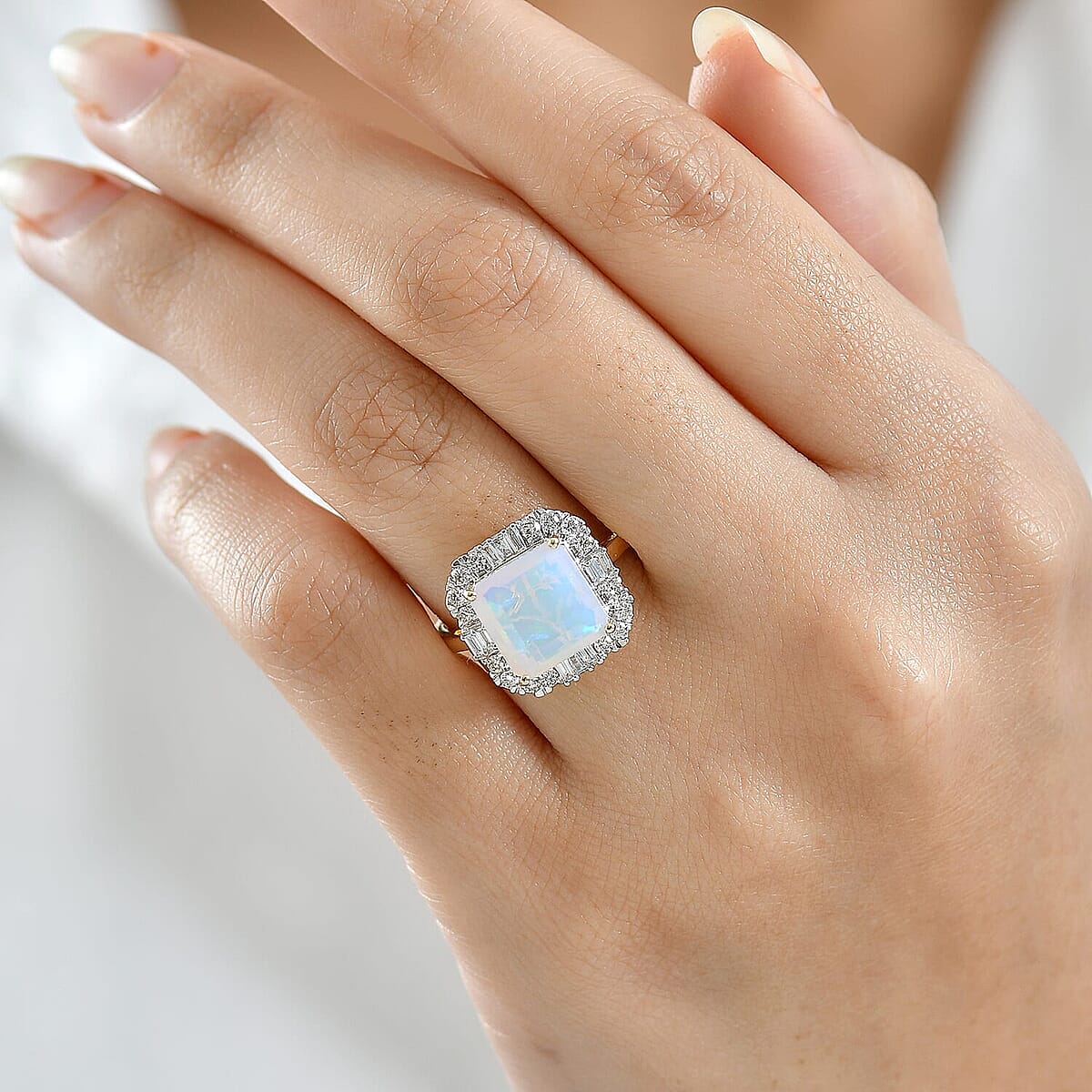 Doorbuster Certified & Appraised AAA Ethiopian Welo Opal and Luxuriant Diamond G-H SI 3.30 ctw Ring in 10K Yellow Gold (Size 7.0) image number 2