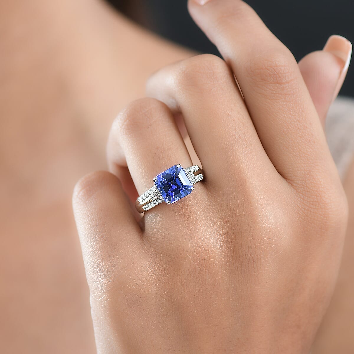 Certified & Appraised Rhapsody AAAA Tanzanite and E-F VS Diamond 4.07 ctw Ring in 950 Platinum 6.64 Grams image number 2