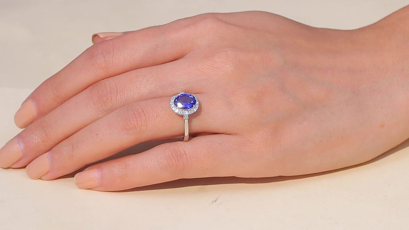 Certified & Appraised Rhapsody 950 Platinum AAAA Tanzanite, Diamond (E-F, VS) (0.28 cts) Ring (Size 10.0) (6.10 g) 3.01 ctw