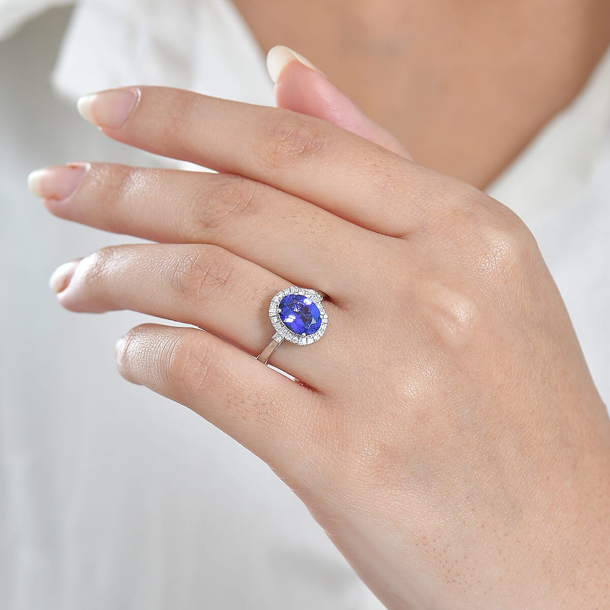 Certified & Appraised Rhapsody AAAA Tanzanite and E-F VS Diamond 3.00 ctw Ring in 950 Platinum (Size 8.0) 5.50 Grams image number 2