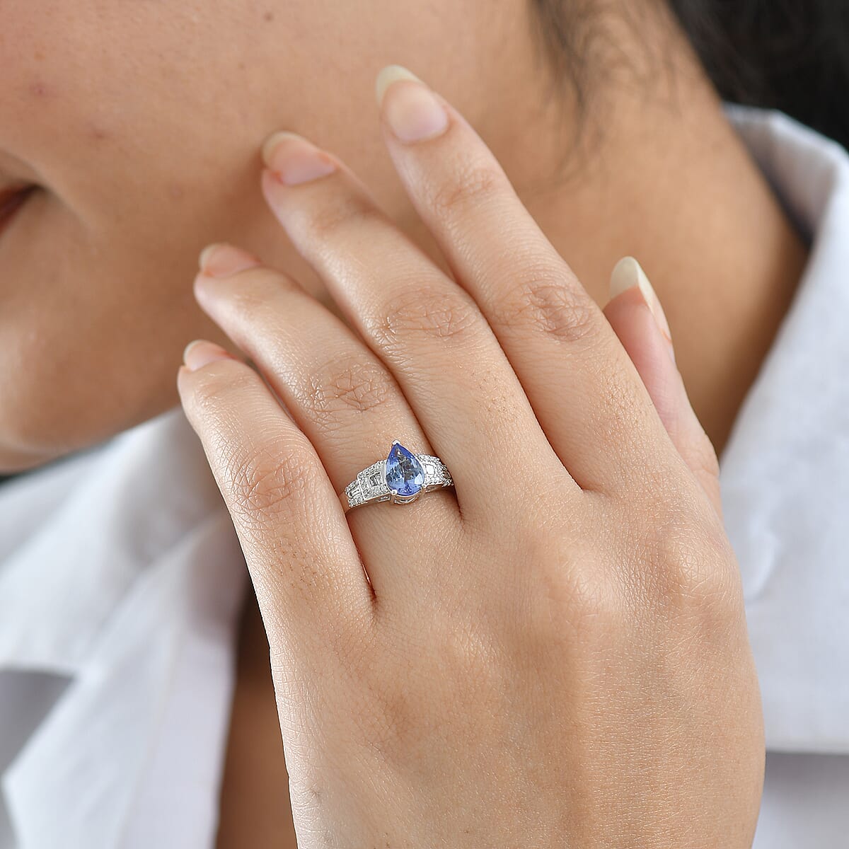 Doorbuster Luxoro AAA Peacock Tanzanite and Diamond I2 1.30 ctw Art Deco Ring in 10K White Gold (Size 8.0) image number 2