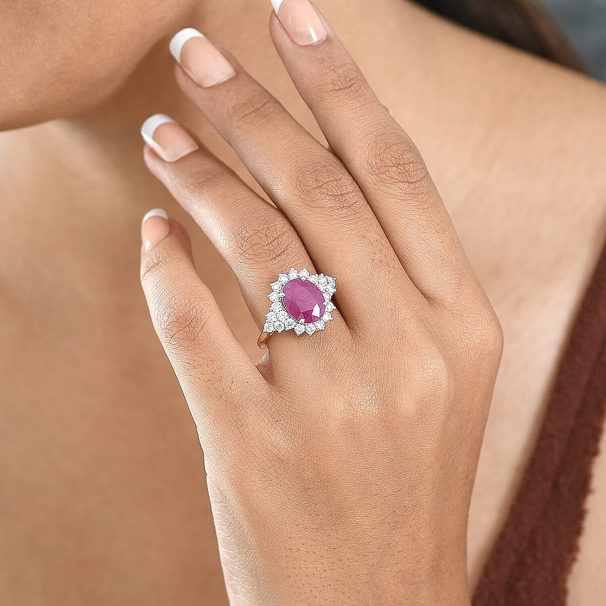 Certified and Appraised AAA Montepuez Ruby,  Diamond Sunburst Ring in 10K Yellow Gold 6.40 ctw (Size 10.5) image number 2