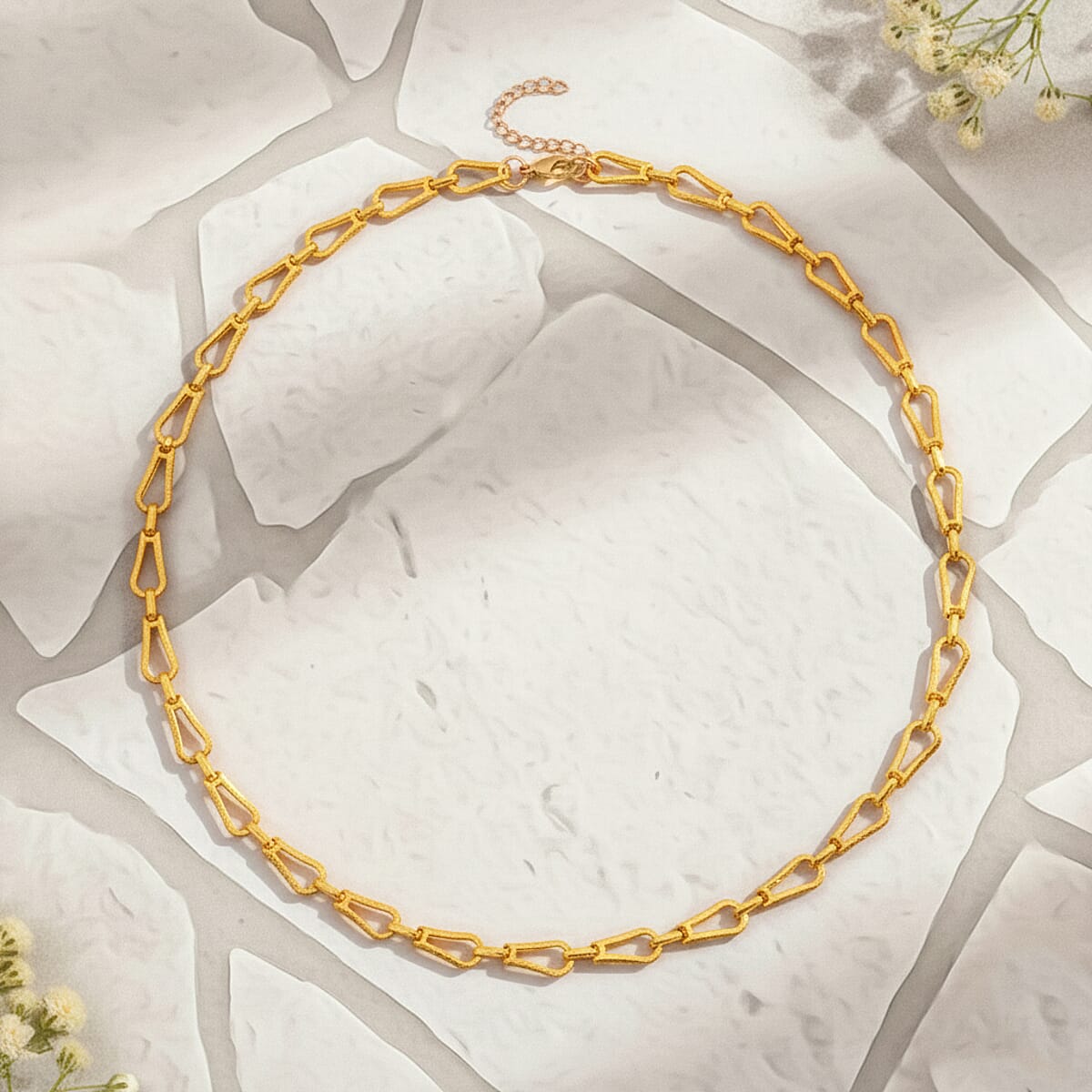 Interlocking Chain Necklace in ION Plated YG Stainless Steel 20 Inches image number 1