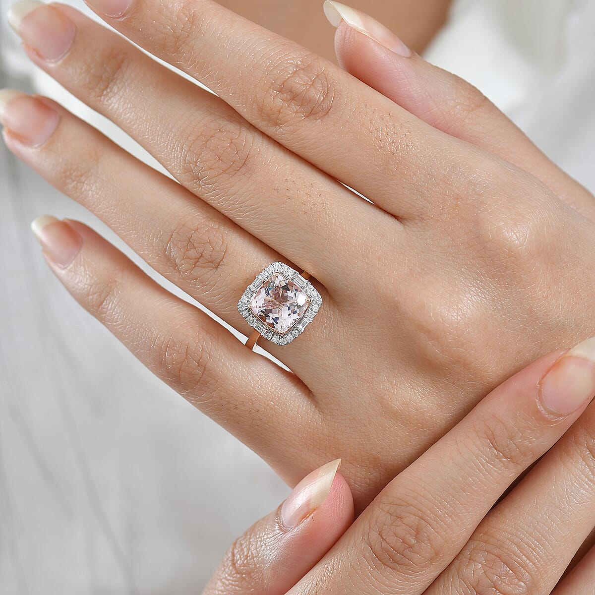 Doorbuster Certified & Appraised Luxoro Palmeiras Pink Morganite and Diamond I2 3.25 ctw Eternal Blush Ring in 10K Rose Gold (Size 7.0) image number 2