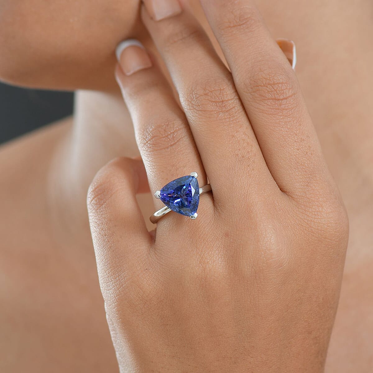 Doorbuster Rhapsody AAAA Tanzanite 5.00 ctw Solitaire Ring in 950 Platinum (Size 7.0) 6.30 Grams image number 2