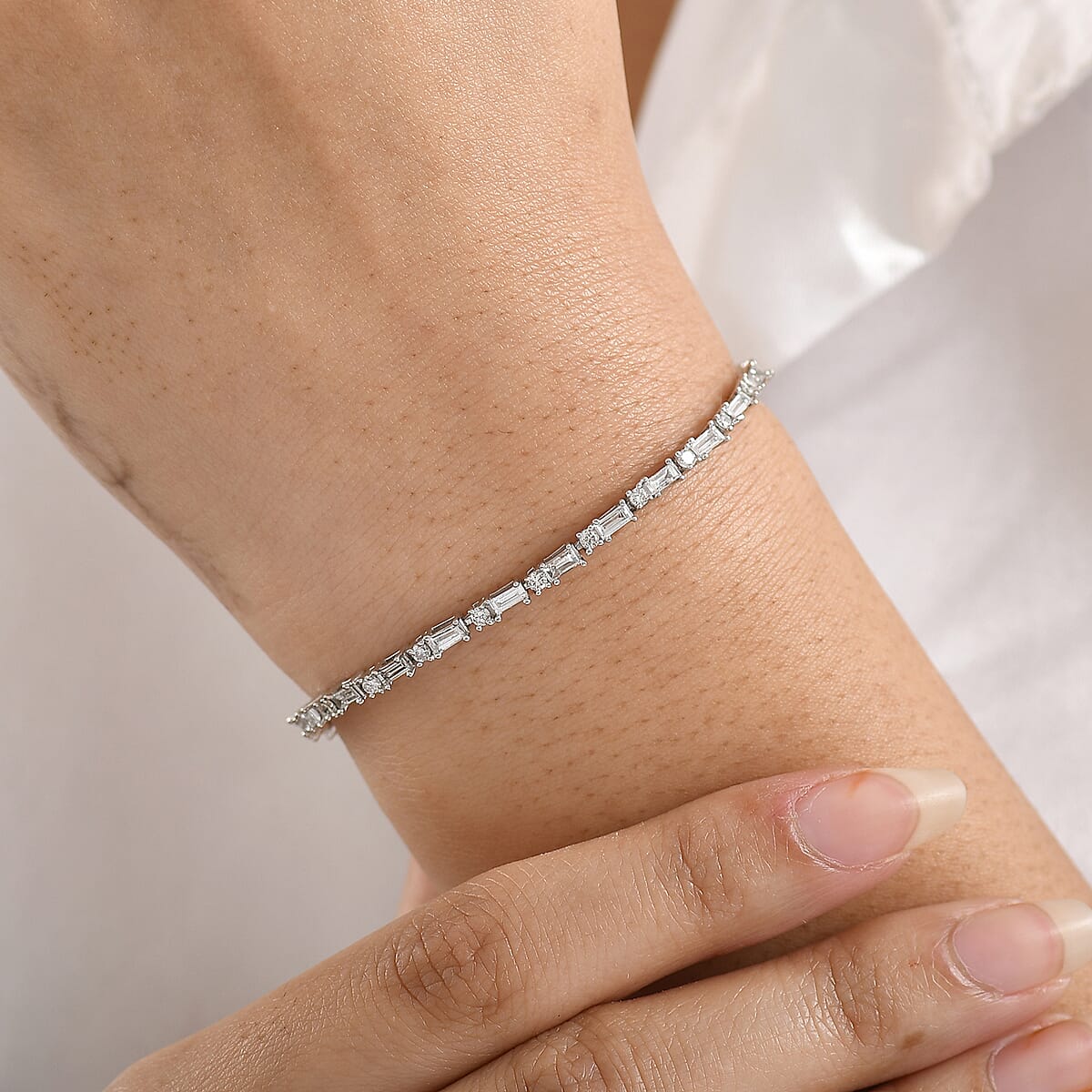 Doorbuster Luxuriant Lab Grown Diamond G-H SI 2.35 ctw Station Bracelet in Rhodium Over Sterling Silver (8.00 In) image number 2