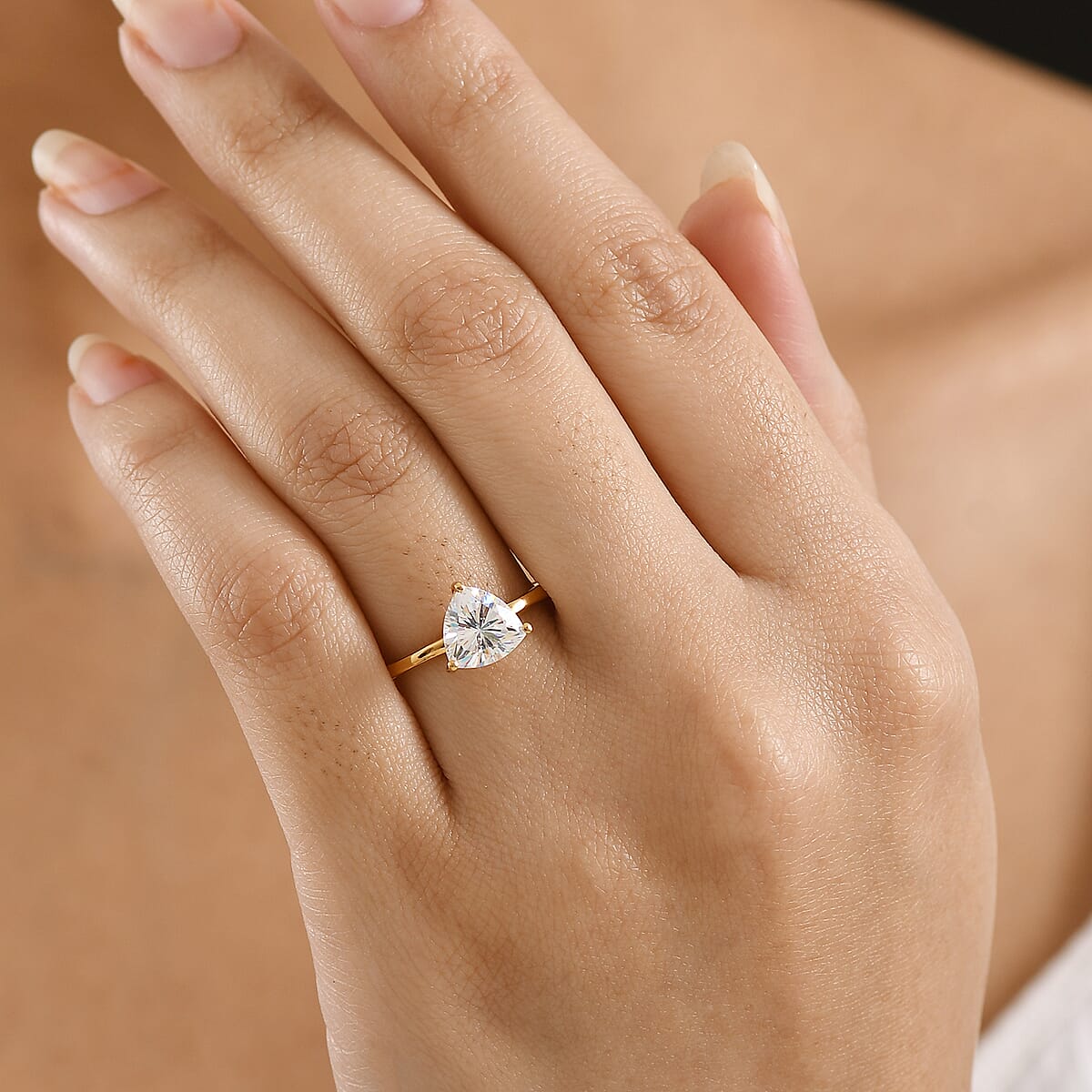 D'Joy Strontium Titanate 2.60 ctw Classic Solitaire Ring in 18K Vermeil Yellow Gold Over Sterling Silver (Size 6.0) image number 2