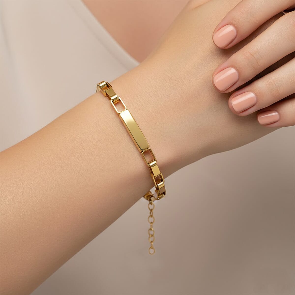 Rectangular Link Chain Bracelet in ION Plated YG Stainless Steel (7.5-9.0In) image number 2