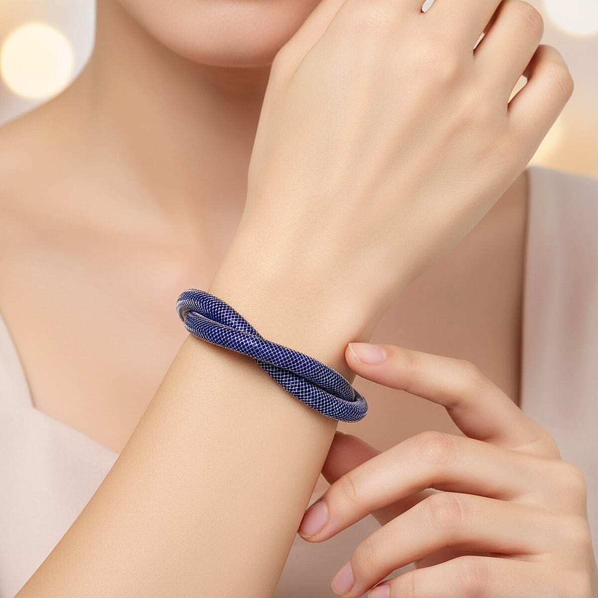 Blue Austrian Crystal Twisted Rope Bracelet in Silvertone (8.50-10.5In) image number 2