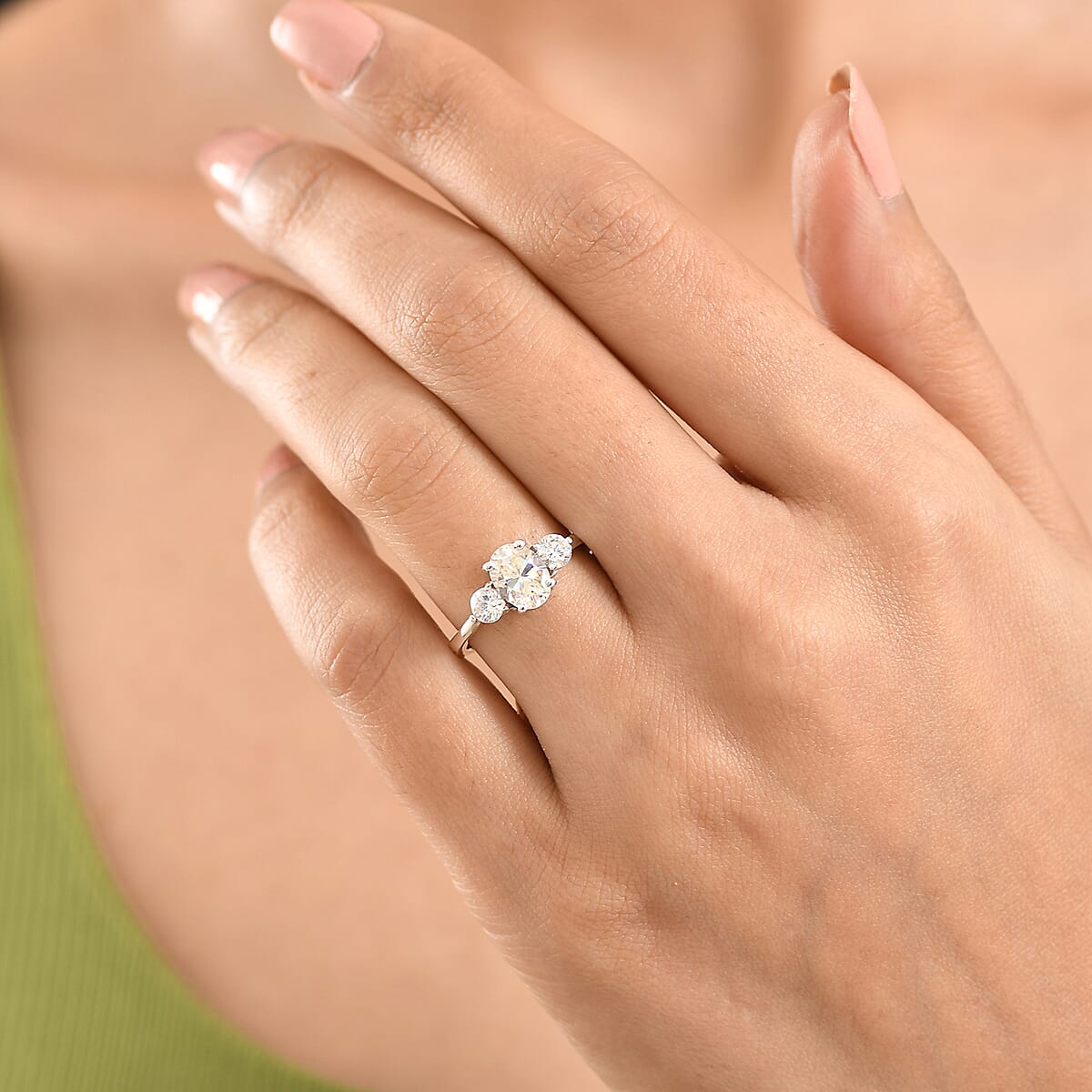 D'Joy Strontium Titanate 2.60 ctw Classic Three Stone Ring in Rhodium Over Sterling Silver (Size 9.0) image number 2