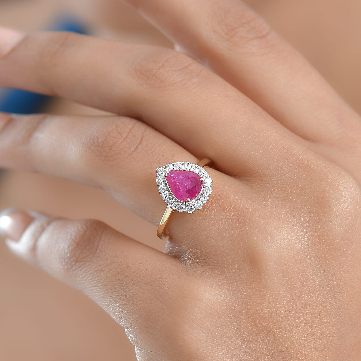 Certified & Appraised AAA Montepuez Ruby and Luxuriant Lab Grown Diamond G-H SI 2.07 ctw Ring in 10K Yellow Gold (Size 9.0) image number 2