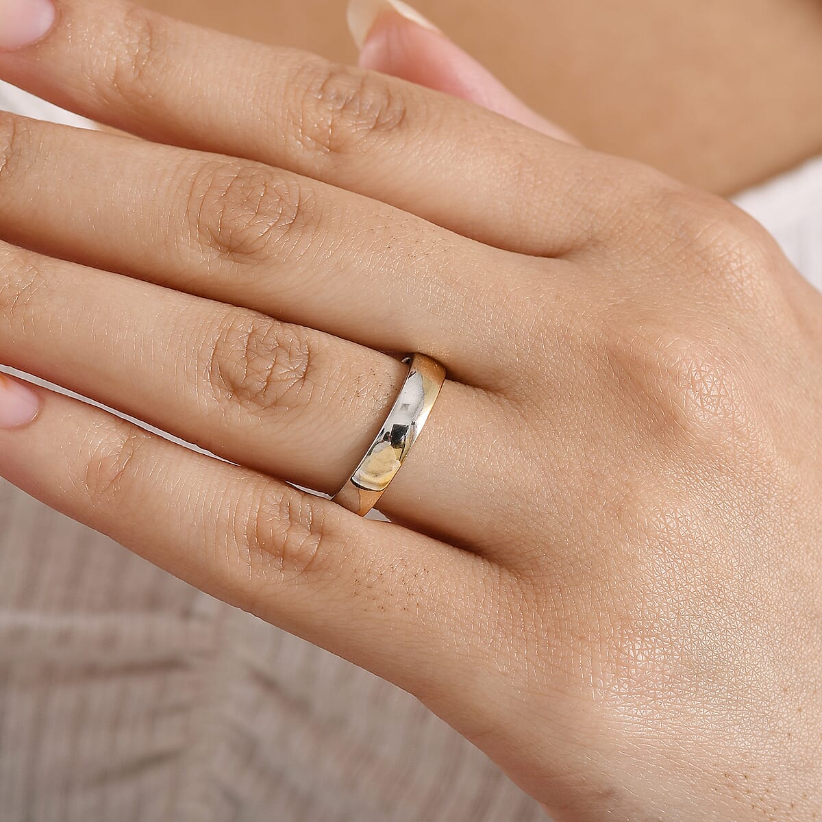 Luxoro Wave Pattern Band Ring in 10K Yellow and White Gold (Size 7.0) image number 2