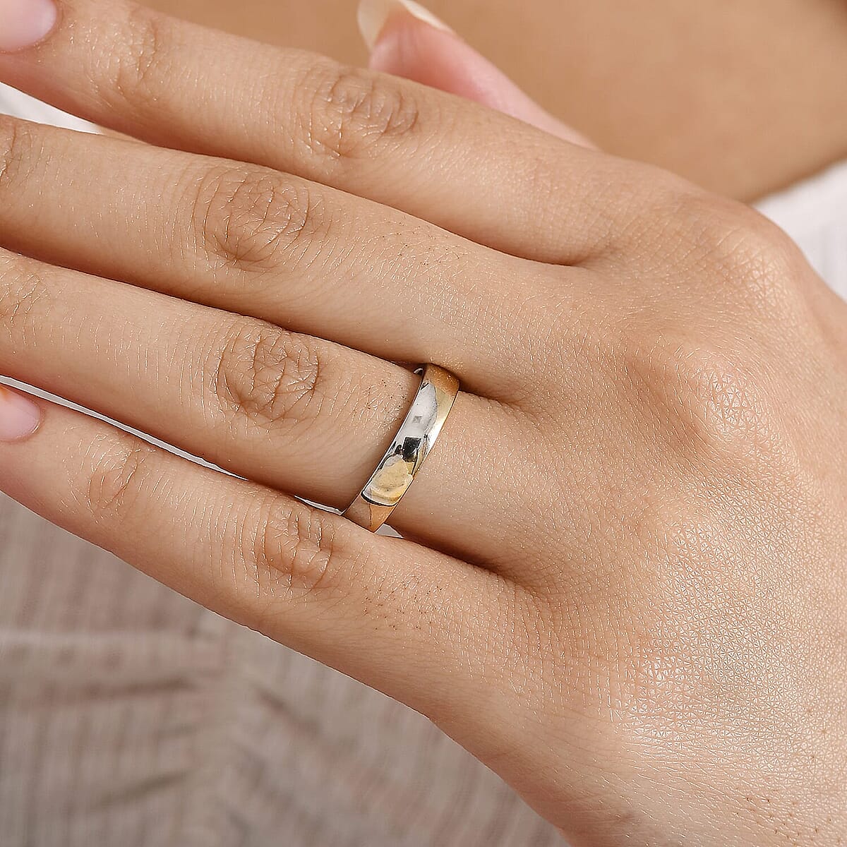 Luxoro 10K Yellow and White Gold Wave Pattern Band Ring (Size 7.0) (3.70 g) image number 2