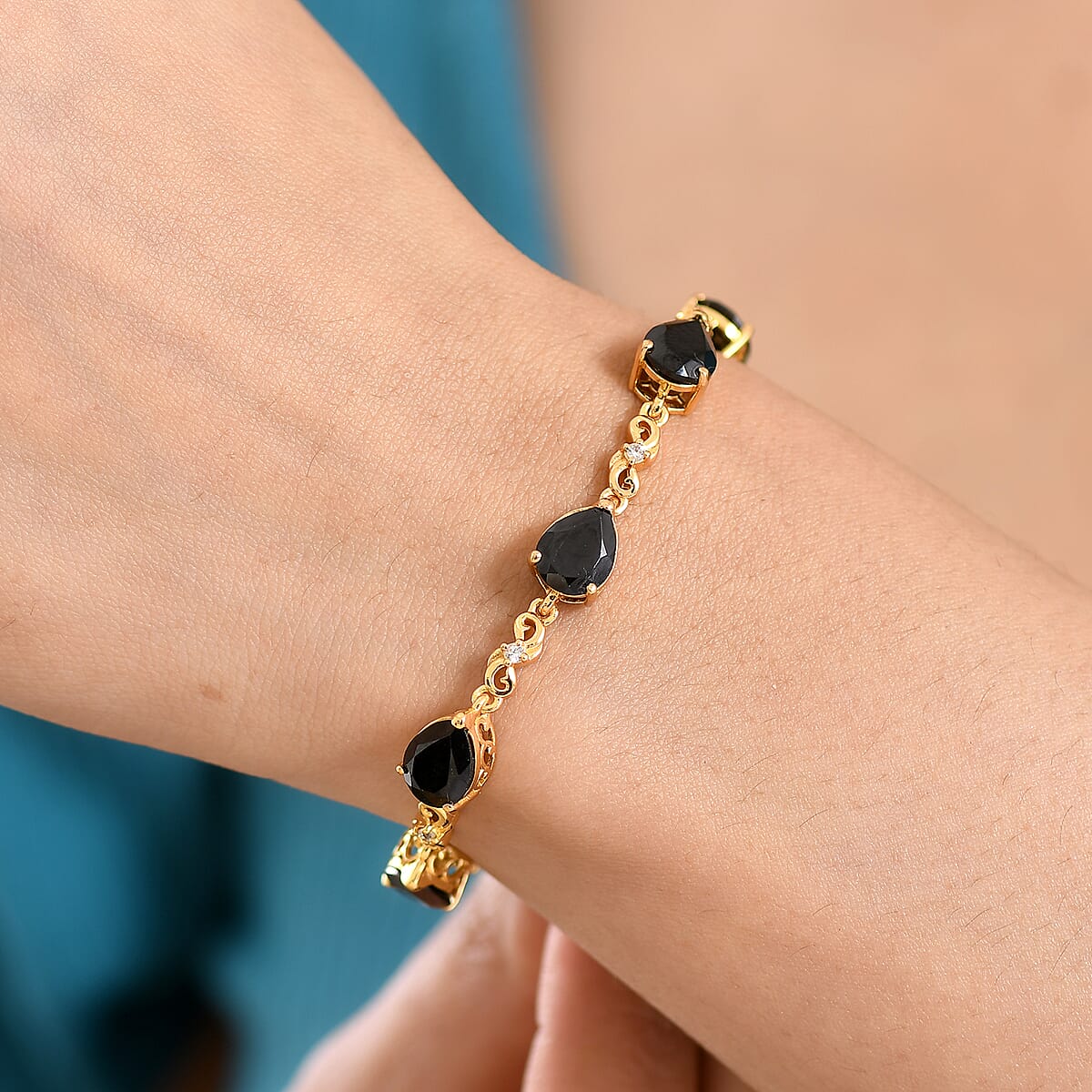 EverTrue Thai Black Spinel and White Zircon 17.15 ctw Midnight Pear Bracelet in 18K YG Plated (7.25 In) image number 2