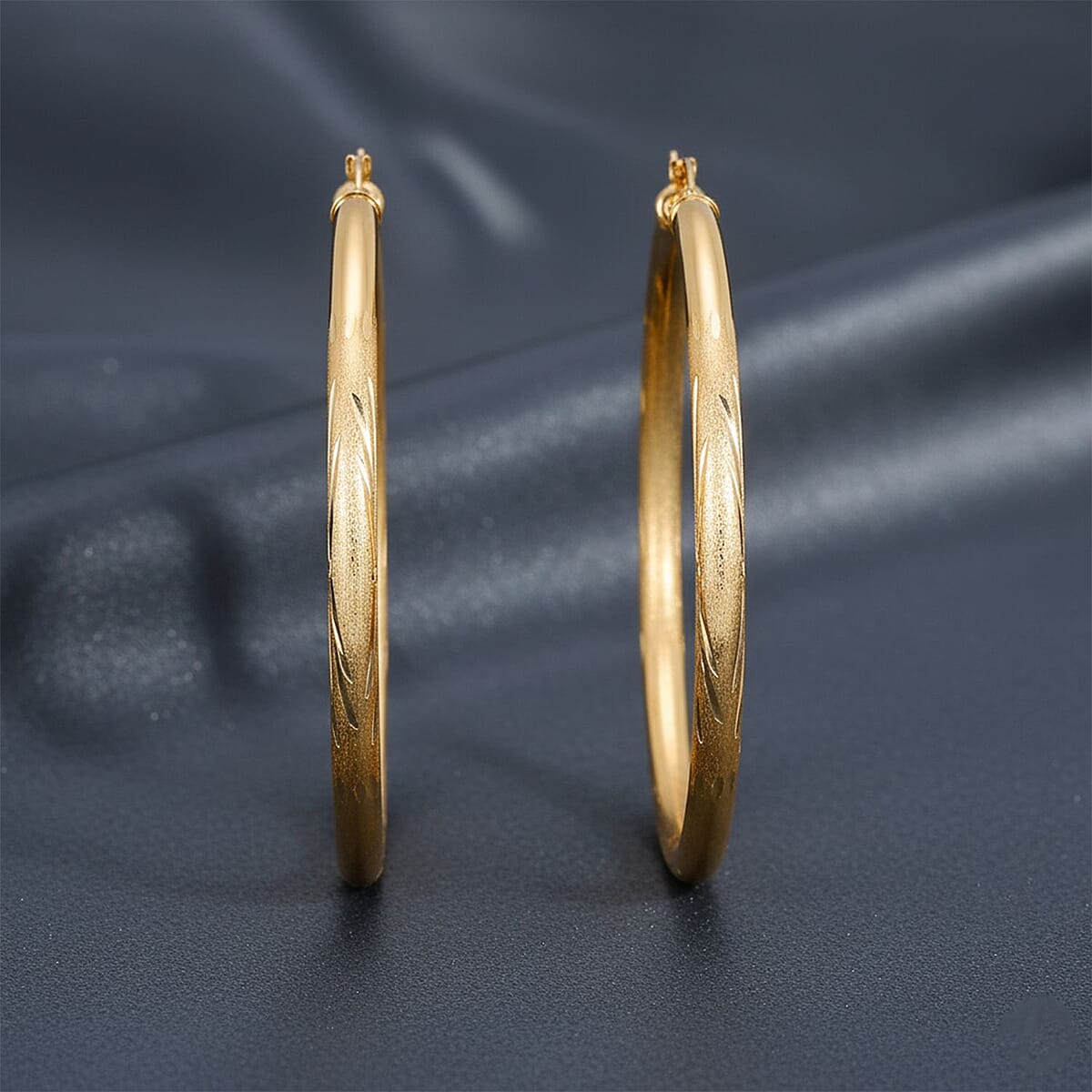 Doorbuster Textured Hoop Earrings in 10K Yellow Gold 6.27 Grams image number 1