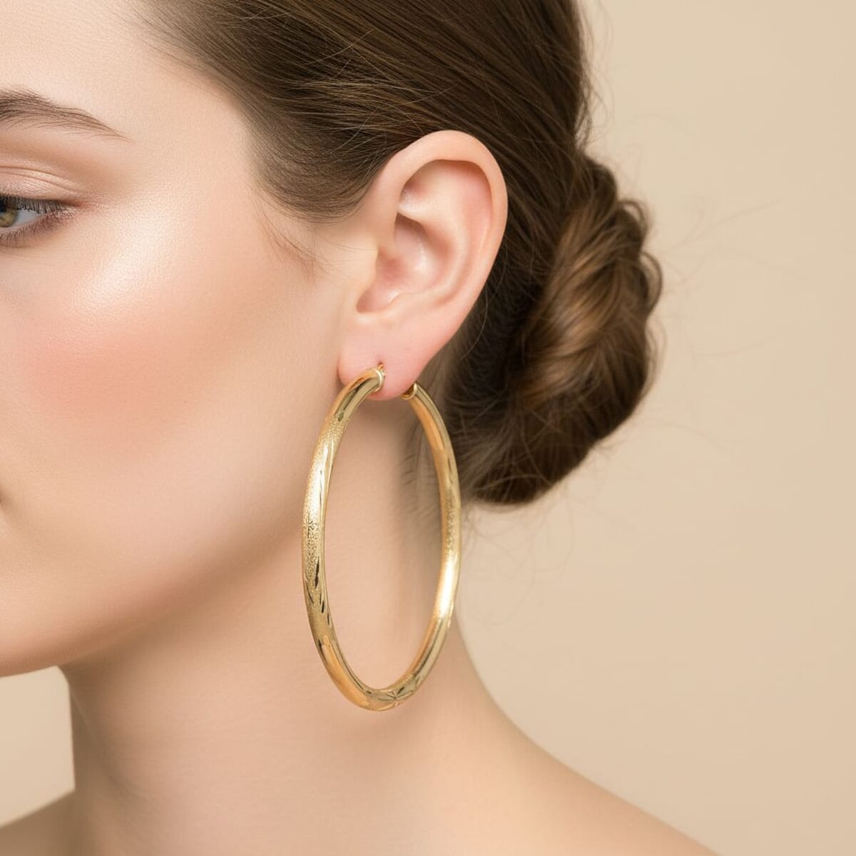 Doorbuster Textured Hoop Earrings in 10K Yellow Gold 6.27 Grams image number 2