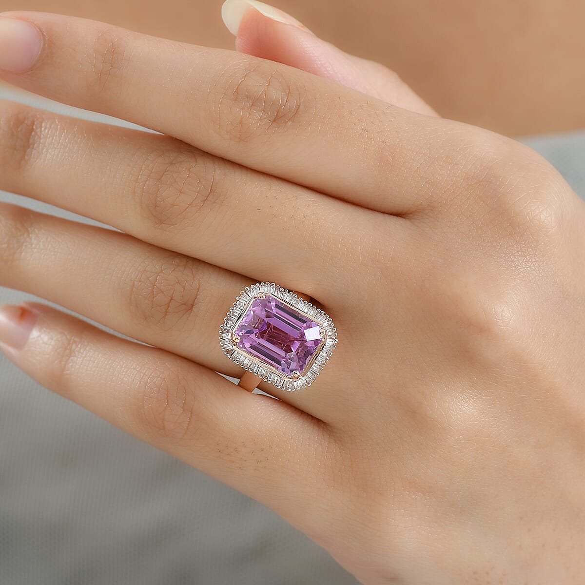 Luxoro AAAA Patroke Kunzite and G-H I2 Diamond 9.80 ctw Majestic Frame Ring in 10K Rose Gold (Size 7.0) image number 2
