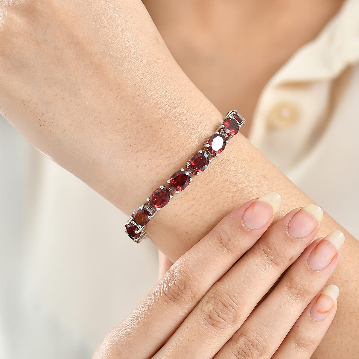 Doorbuster EverTrue Mozambique Garnet 35.70 ctw Vintage Romance Bracelet in Platinum Bond (6.50 In) image number 2