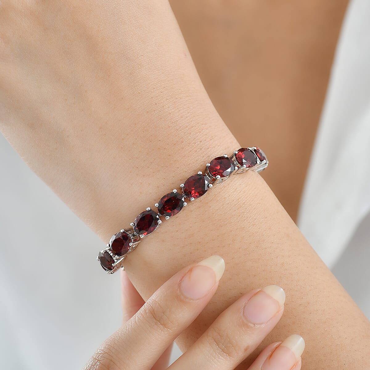 Doorbuster EverTrue Mozambique Garnet 41.50 ctw Vintage Romance Bracelet in Platinum Bond (7.25 In) image number 2