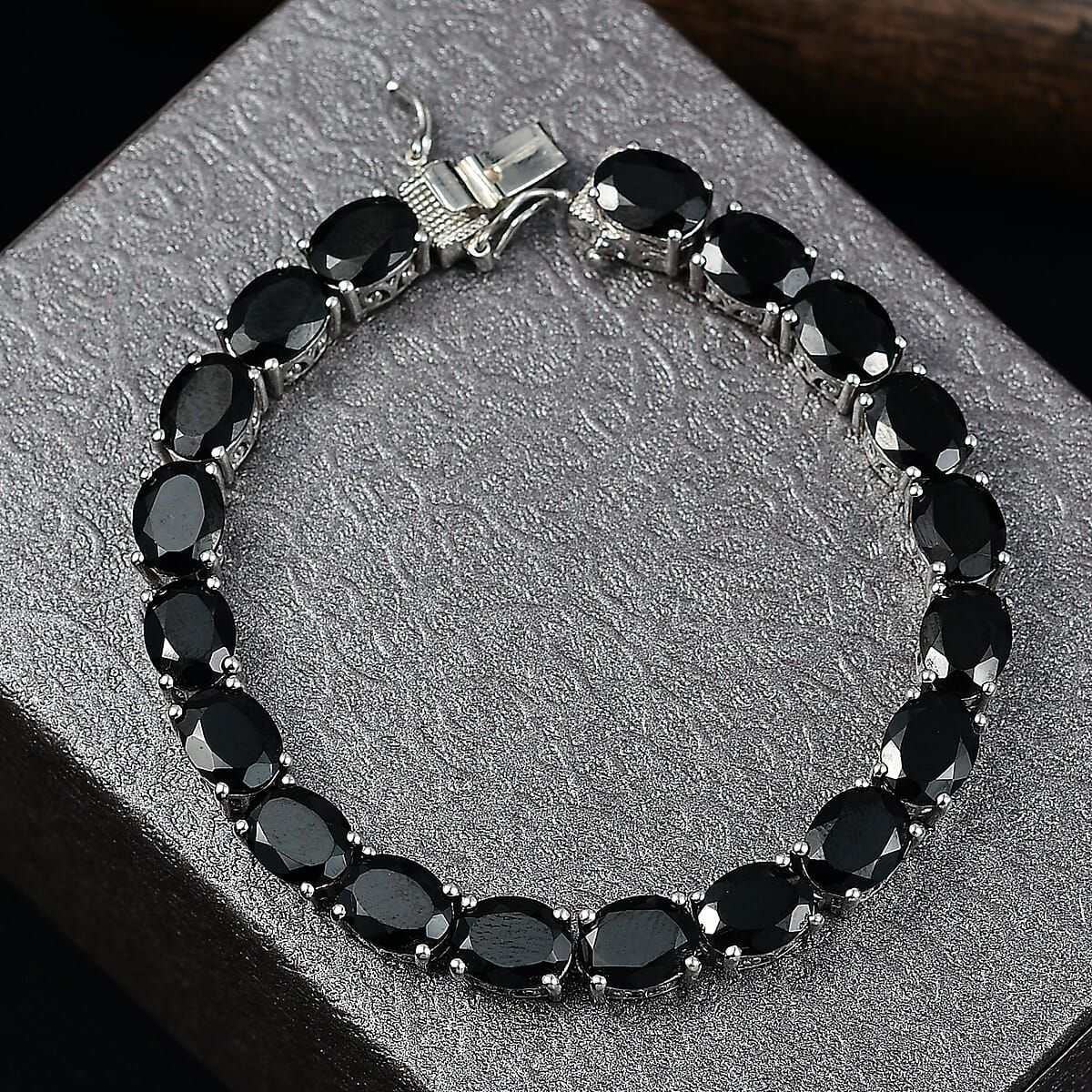 Doorbuster EverTrue Thai Black Spinel 44.25 ctw Vintage Romance Bracelet in Platinum Bond (7.25 In) image number 1