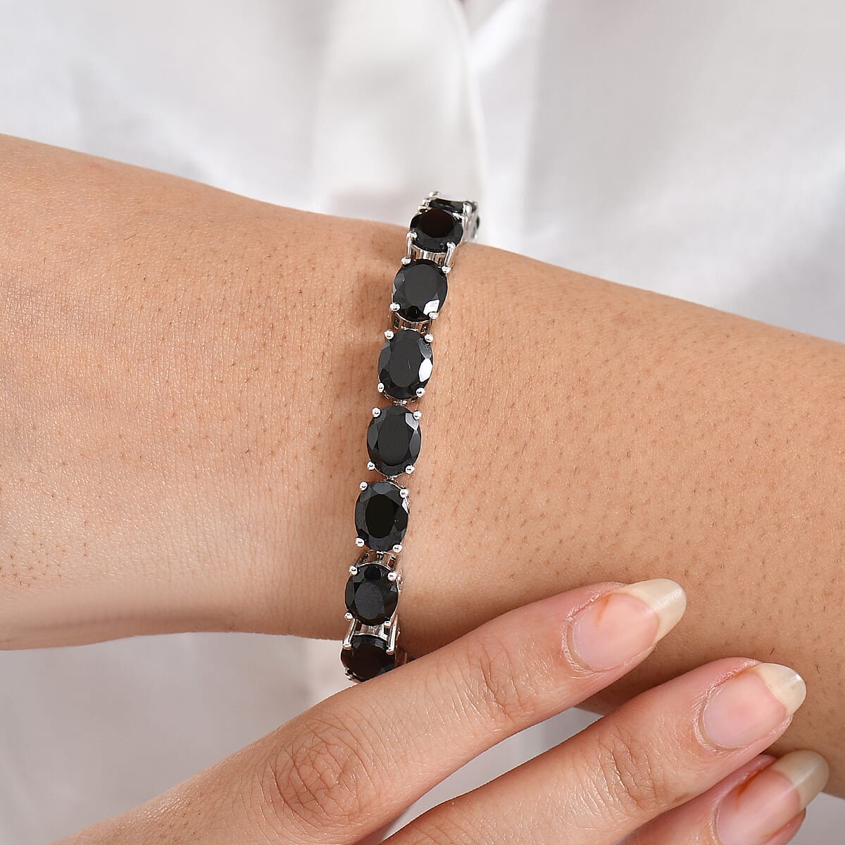 Doorbuster EverTrue Thai Black Spinel 44.25 ctw Vintage Romance Bracelet in Platinum Bond (7.25 In) image number 2