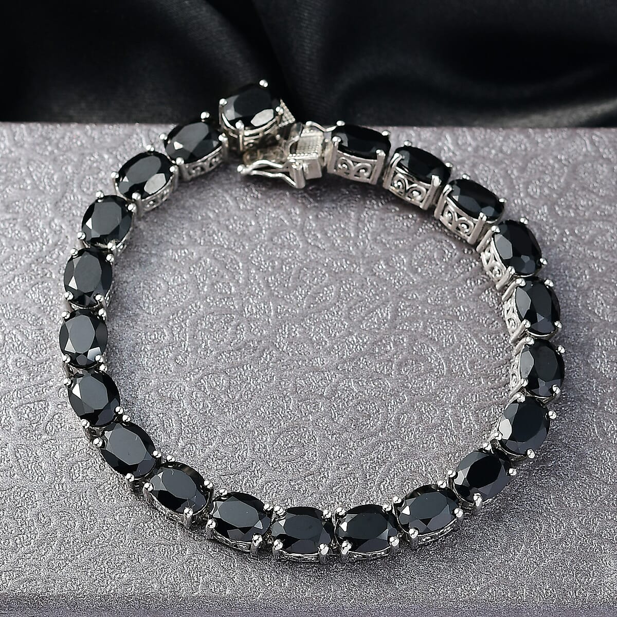 EverTrue Thai Black Spinel 44.10 ctw Vintage Romance Bracelet in Platinum Bond (8.00 In) image number 1