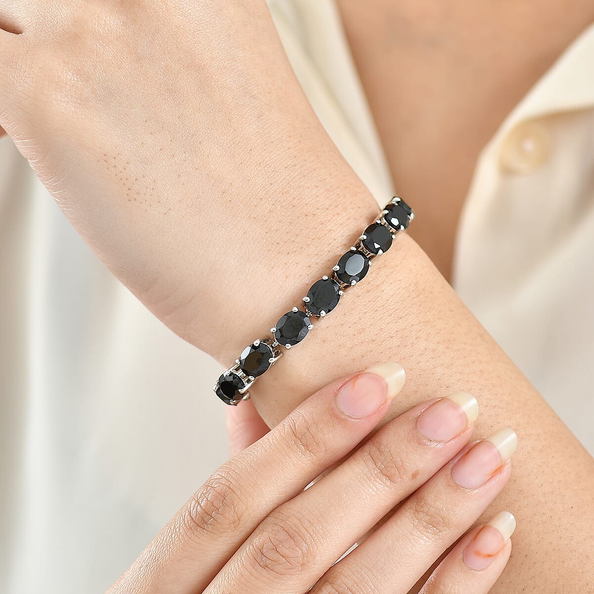 EverTrue Thai Black Spinel 44.10 ctw Vintage Romance Bracelet in Platinum Bond (8.00 In) image number 2