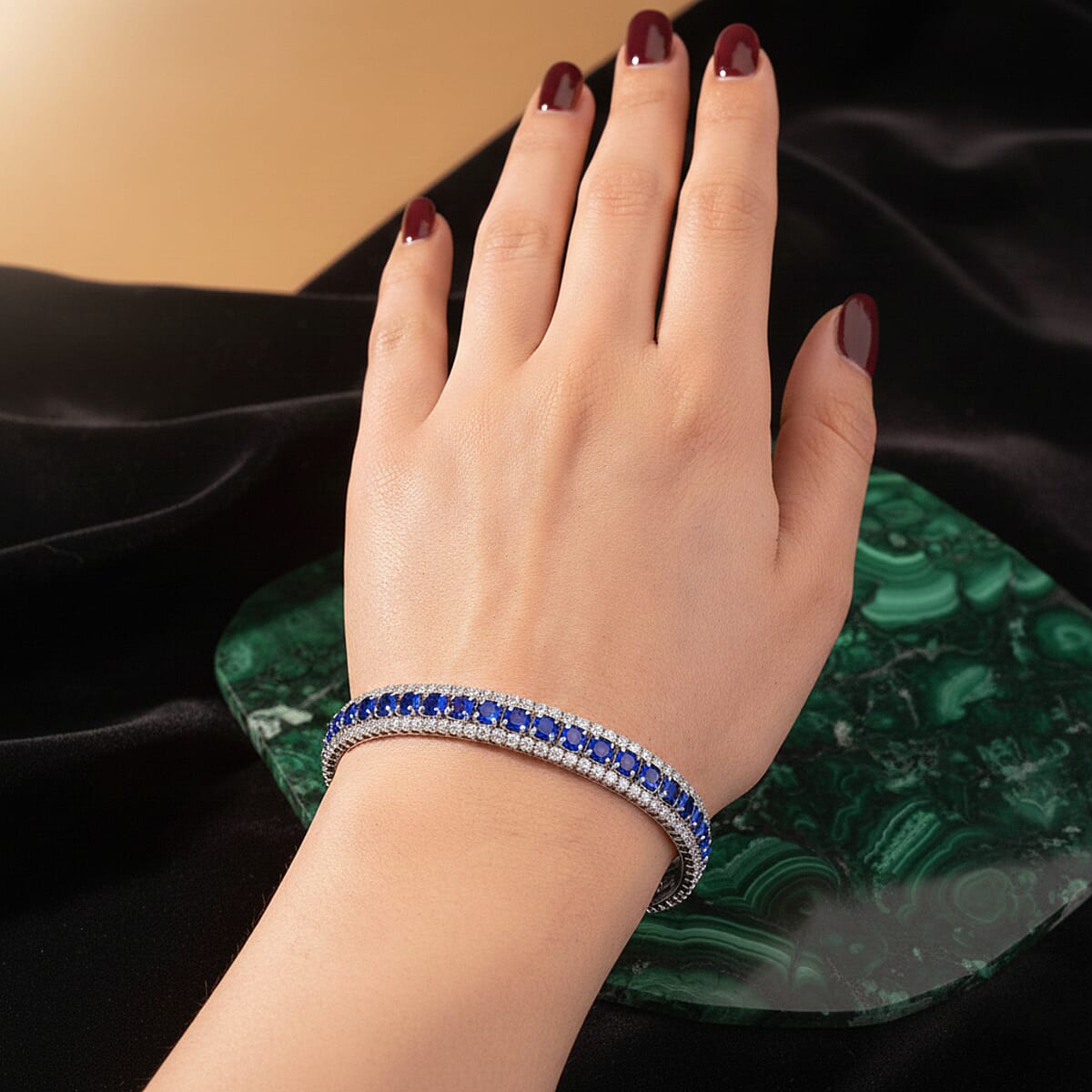  Simulated Blue and White Diamond Cuff Bracelet in Silvertone (7.0 In) image number 2