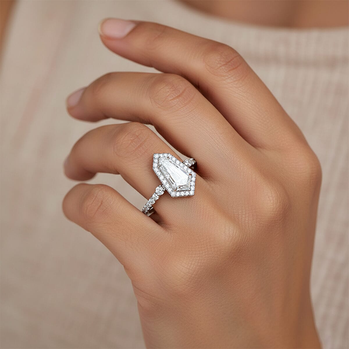 Doorbuster IGI Certified Luxuriant Lab Grown Diamond E-F VS 2.50 ctw Solitaire Ring in 950 Platinum (Size 8.0) 5.50 Grams image number 2