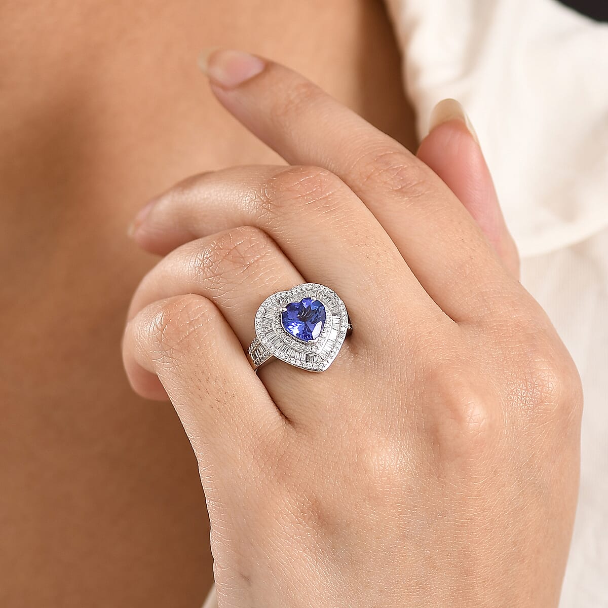 Luxoro AAA Tanzanite and Diamond I2 2.70 ctw Evening Majesty Heart Ring in 10K White Gold (Size 7.0) 4 Grams image number 2