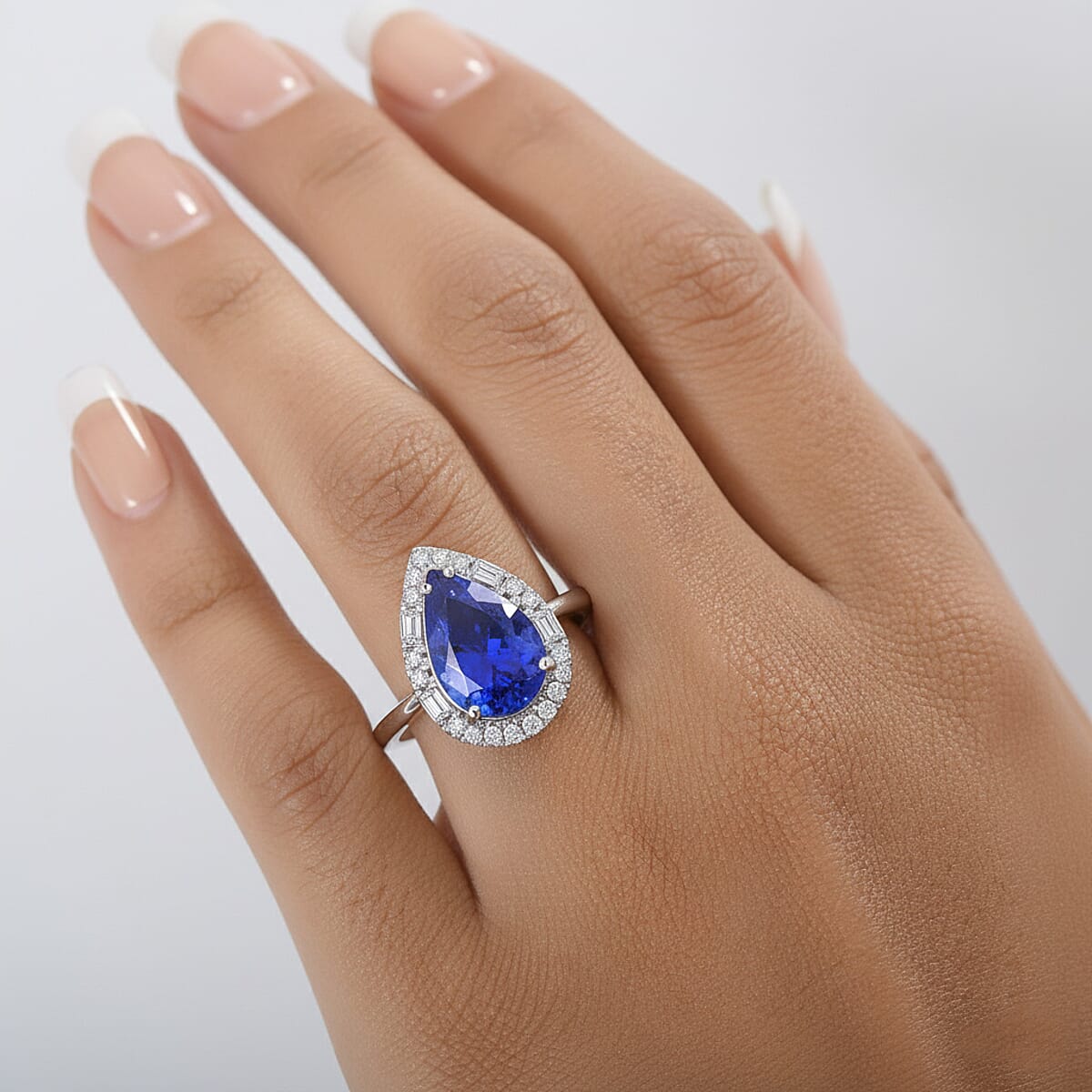 Certified & Appraised Rhapsody AAAA Tanzanite and Diamond E-F VS 4.00 ctw Ring in 950 Platinum (Size 10.0) 7.80 Grams image number 2