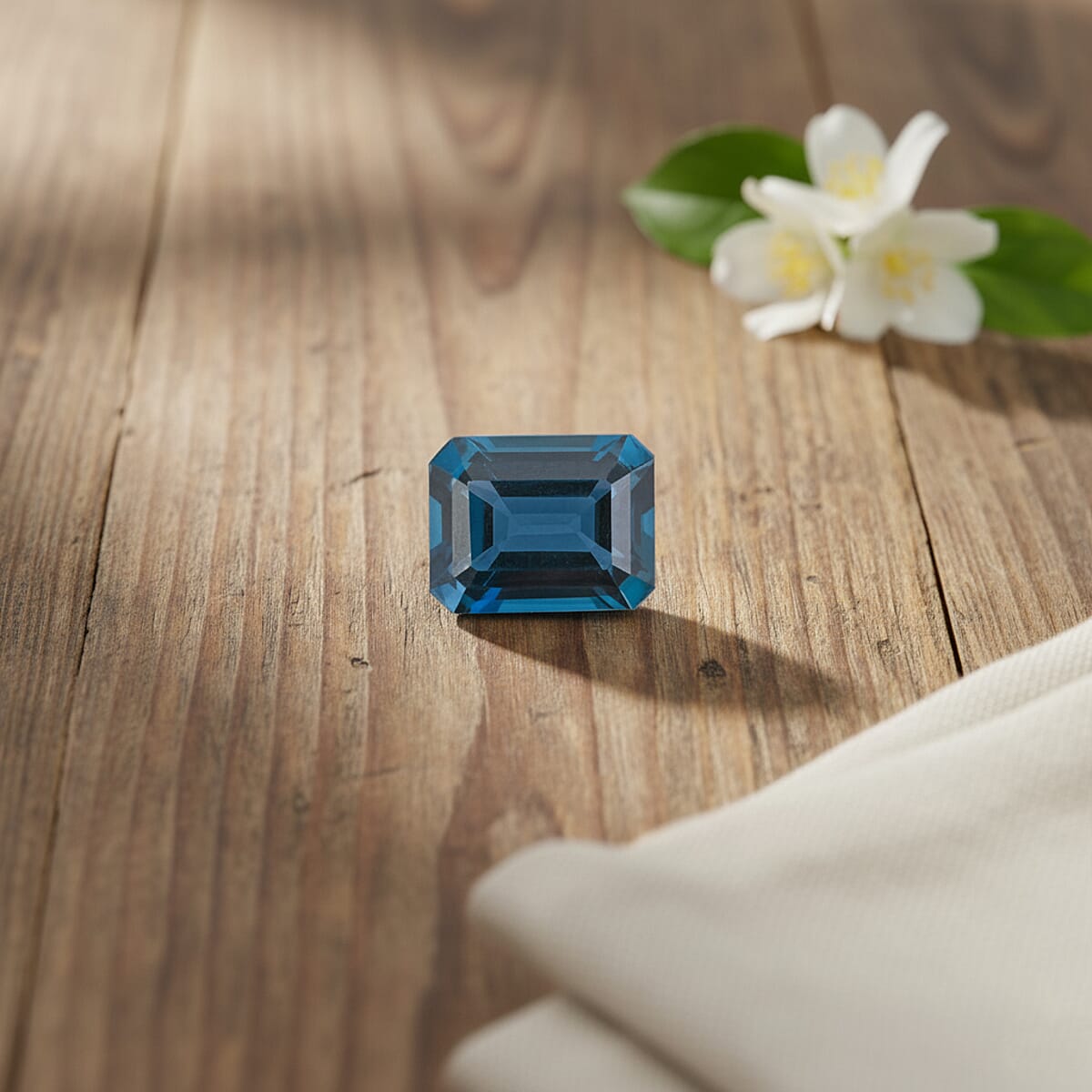 AAAA London Blue Topaz (Oct Free Size) 30.00 ctw image number 1