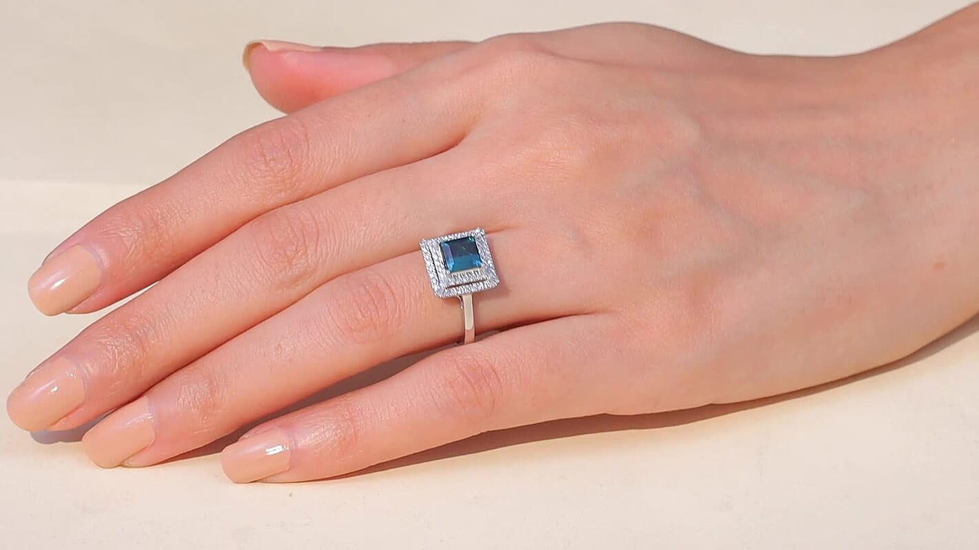 Certified & Appraised Rhapsody 950 Platinum AAAA Lagoon Tourmaline, Diamond (E-F, VS) (0.25 cts) Ring (Size 7.0) (6.65 g) 1.50 ctw