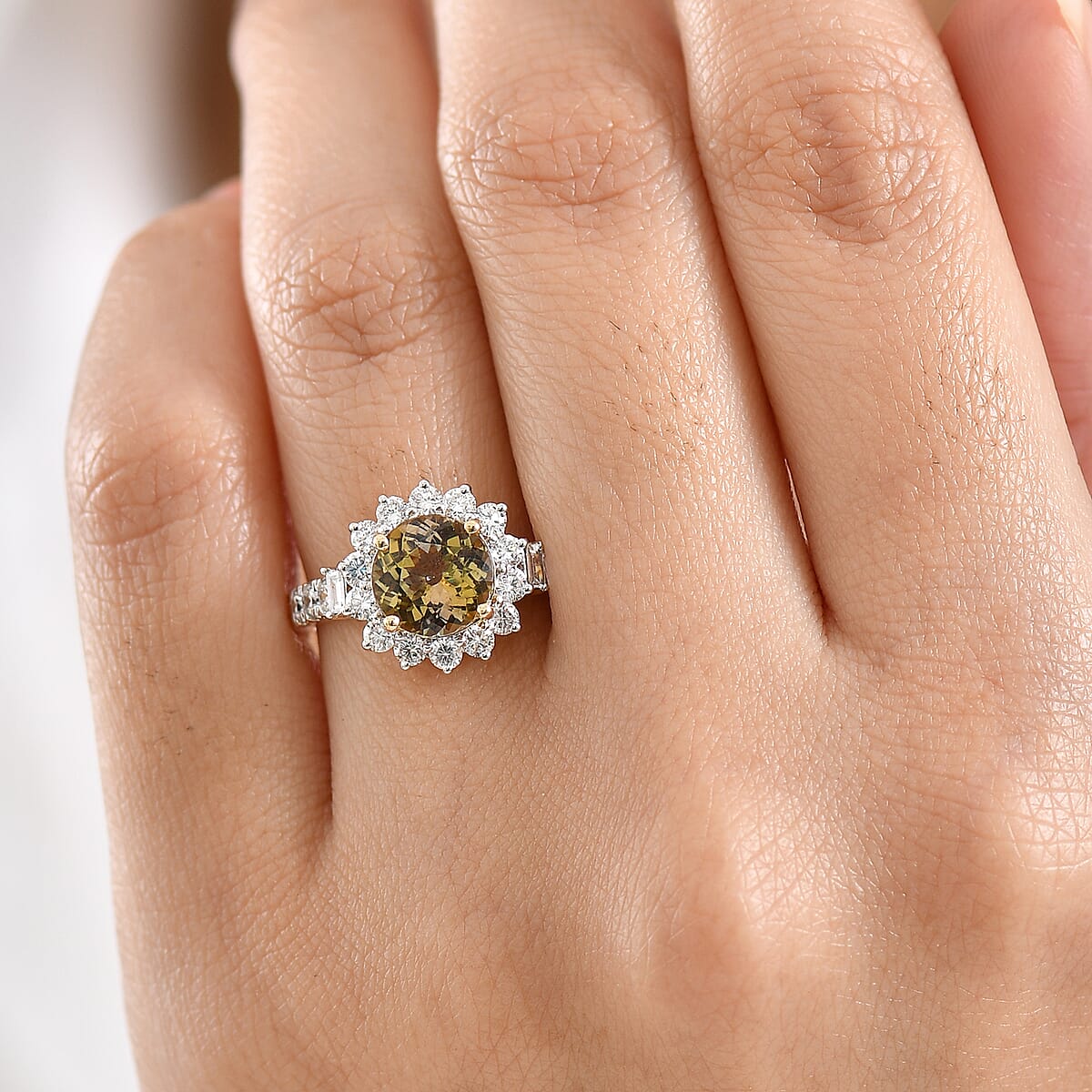 Doorbuster Certified & Appraised AAA Golden Tanzanite and Luxuriant Diamond G-H SI 2.80 ctw Sunburst Halo Ring in 10K Yellow Gold (Size 6.0) image number 2