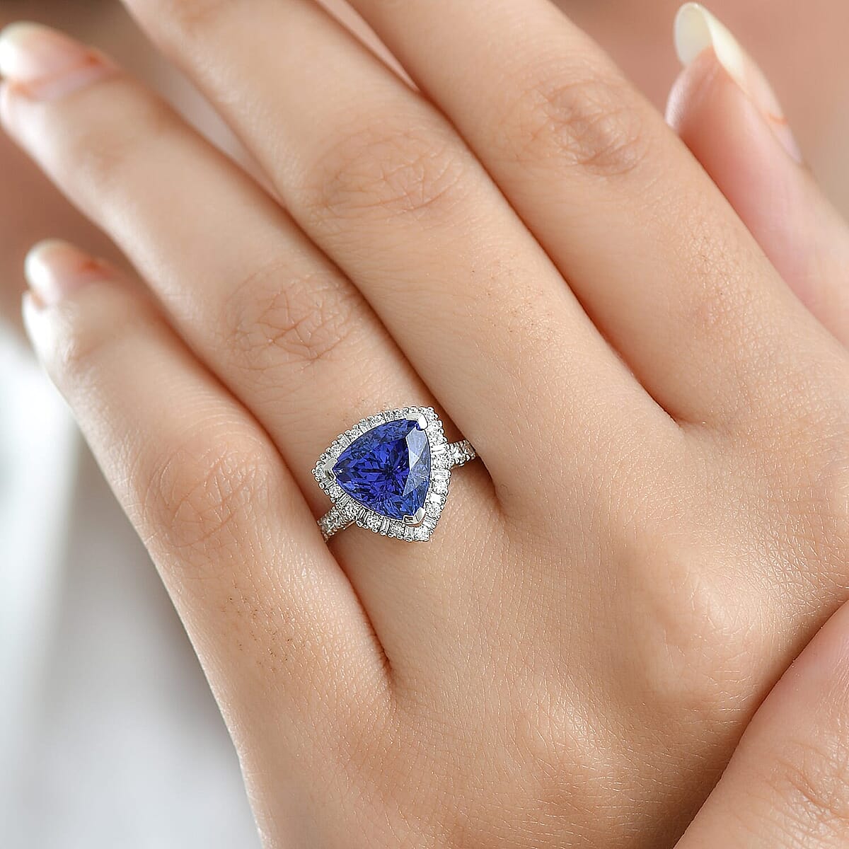 Certified & Appraised Rhapsody AAAA Tanzanite and E-F VS Diamond 3.54 ctw Ring in 950 Platinum (Size 6.5) 5.77 Grams image number 2