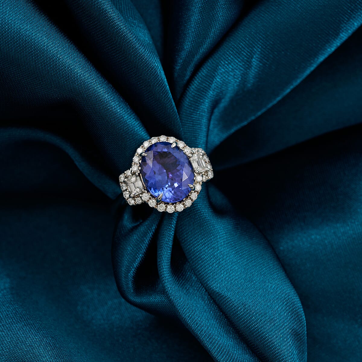 Doorbuster Modani AAA Tanzanite and VS2 Diamond 4.40 ctw Ring in 14K White Gold (Size 6.0) image number 1