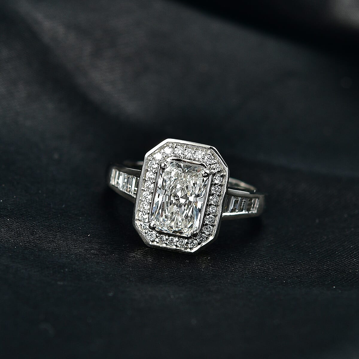 IGI Certified 950 Platinum Luxuriant Lab Grown Diamond (E-F, VS) Ring (Size 10.0) (6.95 g) 2.50 ctw image number 1