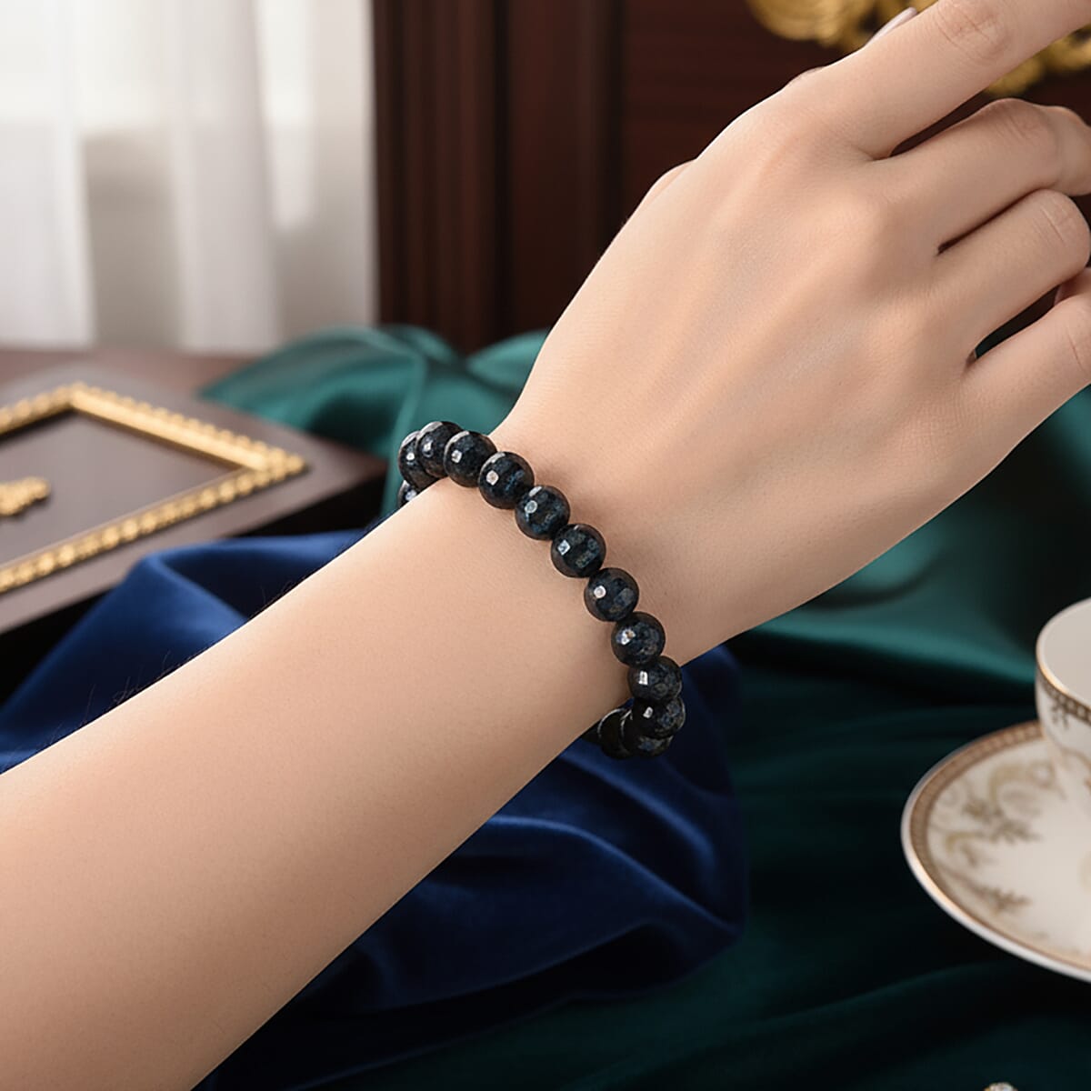  Faceted Peacock Color Shell Pearl Stretch Bracelet image number 2