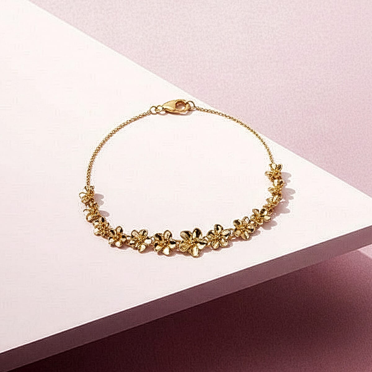 Luxoro Blooming Floral Bracelet in 10K Yellow Gold (7.25 In) 6.90 Grams image number 1