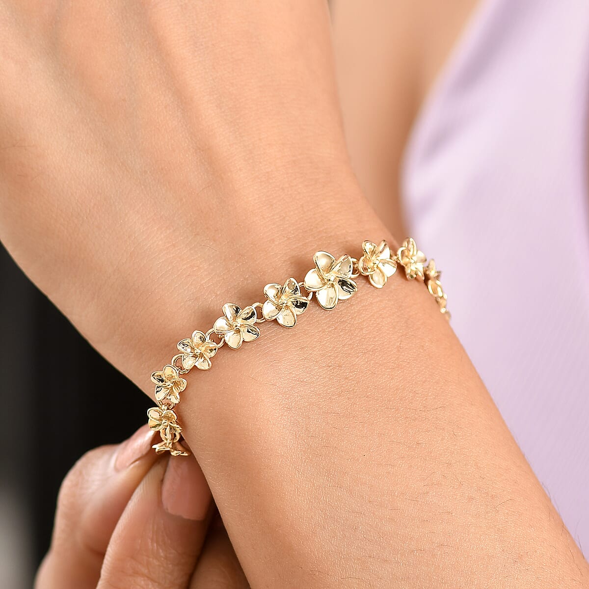 Luxoro Blooming Floral Bracelet in 10K Yellow Gold (7.25 In) 6.90 Grams image number 2
